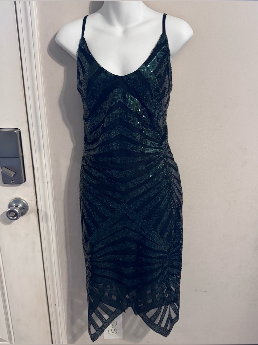Small green sequin party dress - Picture 2 of 5
